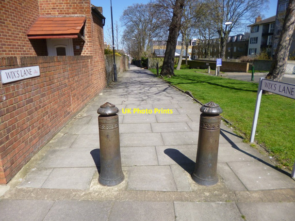 Photo 6"x4" Clapham, bollards Battersea c2013