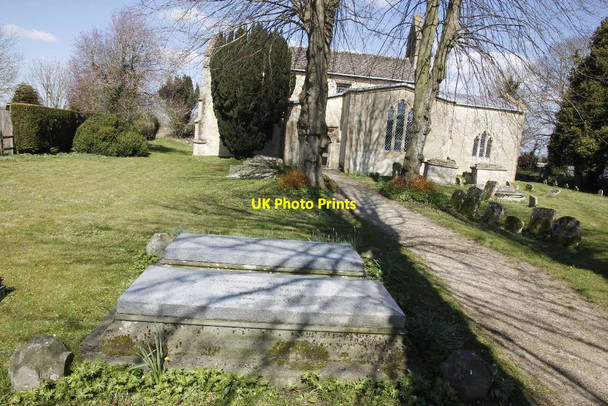 Photo 6"x4" Graves by the path Kelmscot c2013