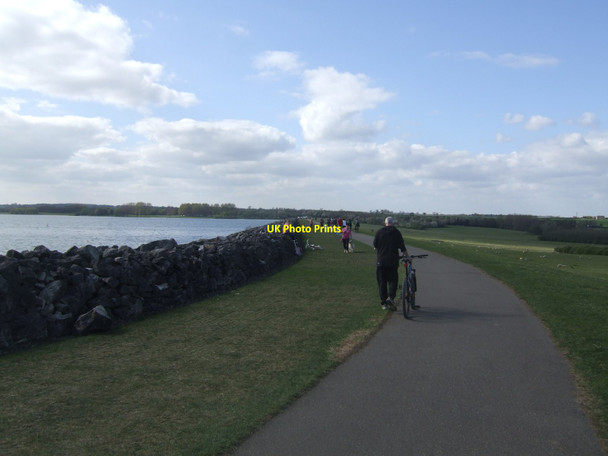 Photo 6"x4" Cycle highway on the dam at Rutland Water Empingham c2013