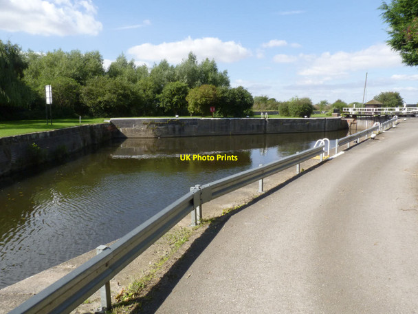Photo 6"x4" Elbow at Nether Lock  Newark-on-Trent c2012