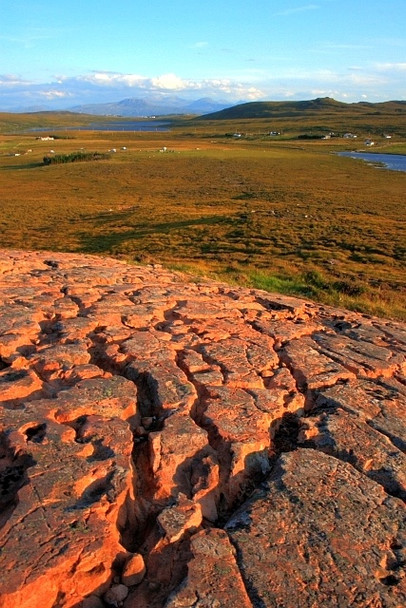 Photo 6"x4" Torridonian sandstone Outcrop, Cnoc M\u00c3\u00b2r Brae of Achnahaird c2008