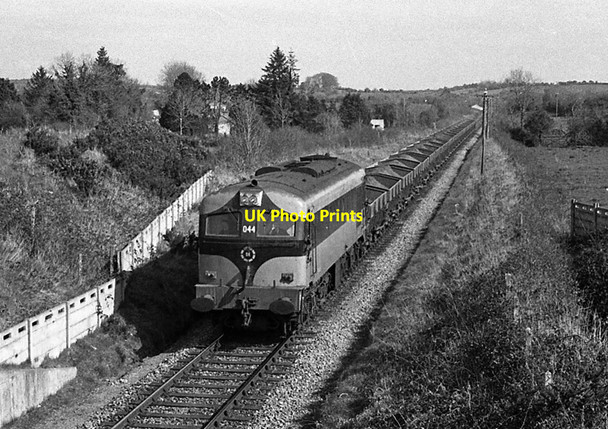 Photo 6"x4" Ore train passing Kilmastulla Ballinahinch c1975