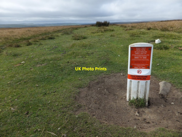 Photo 6"x4" Gas pipeline below Rassau c2012