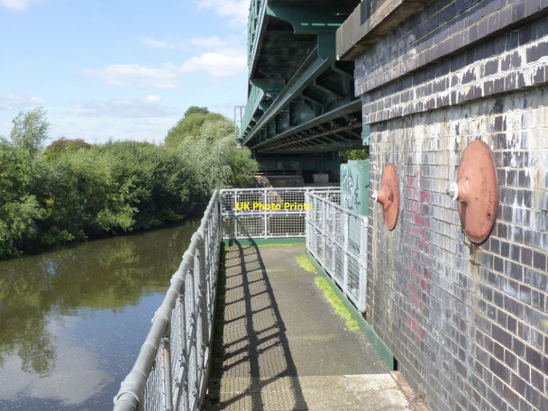 Photo 6"x4" Newark Dyke Bridge, towpath Newark-on-Trent c2012