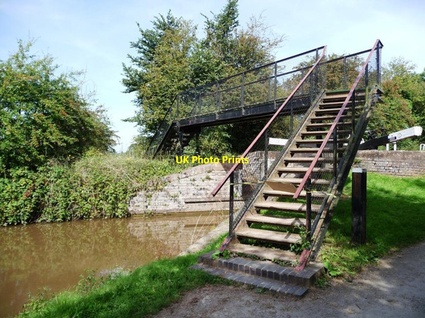 Photo 6"x4" Metal footbridge at the tail of Lock 11 Warndon c2012