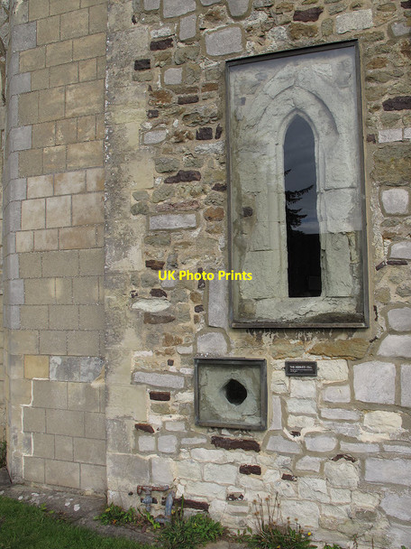 Photo 6"x4" St Mary the Virgin, Bletchingley: hermit's cell (outside) Bletchingley c2012