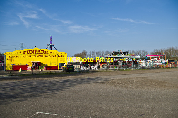 Photo 6"x4" Funpark, Hewitts Farm Maypole\/TQ4963 c2013