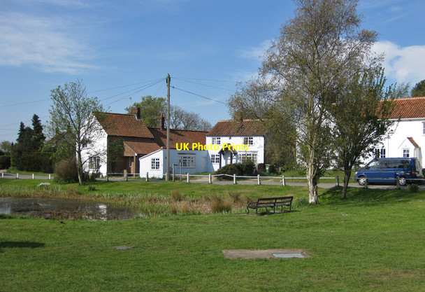 Photo 6"x4" Edgefield, the village green Edgefield\/TG0934 c2013