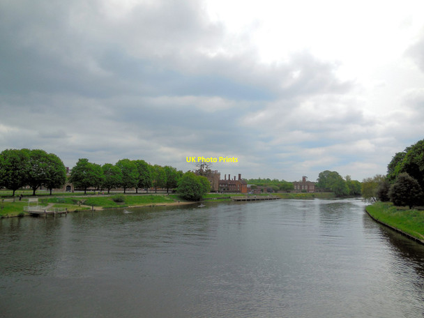 Photo 6"x4" View from Hampton Court Bridge Surbiton c2013