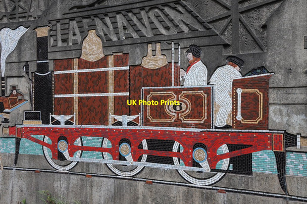 Photo 6"x4" A mosaic locomotive Newport\/Casnewydd c2013