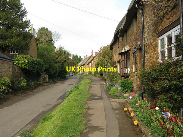 Photo 6"x4" Main Street, Wroxton Wroxton c2013
