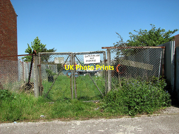 Photo 6"x4" Locked gate in Crompton Road Lowestoft c2013
