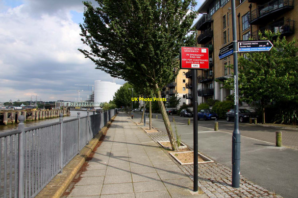 Photo 6"x4" The Thames Path on Glaisher Street Deptford\/TQ3677 c2012