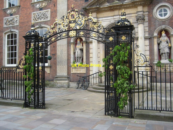 Photo 6"x4" Oak Apple Day, Guildhall, Worcester Worcester c2013