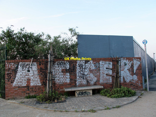 Photo 6"x4" Stone bench on the Thames Path Poplar\/TQ3780 c2013