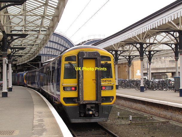Photo 6"x4" York station, platform 1 York\/SE5951 c2013