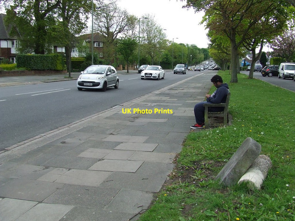 Photo 6"x4" Old Milestone Barnet c2013