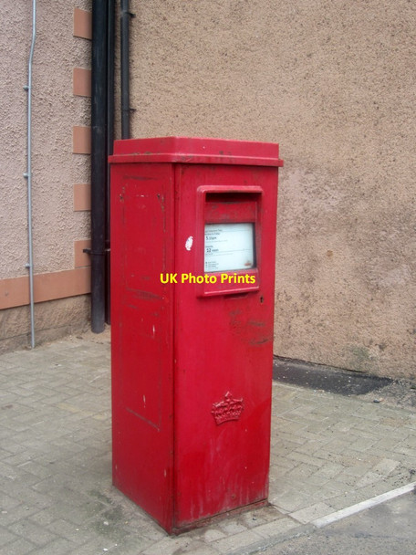 Photo 6"x4" Square post box, Eyemouth High Street Eyemouth c2013
