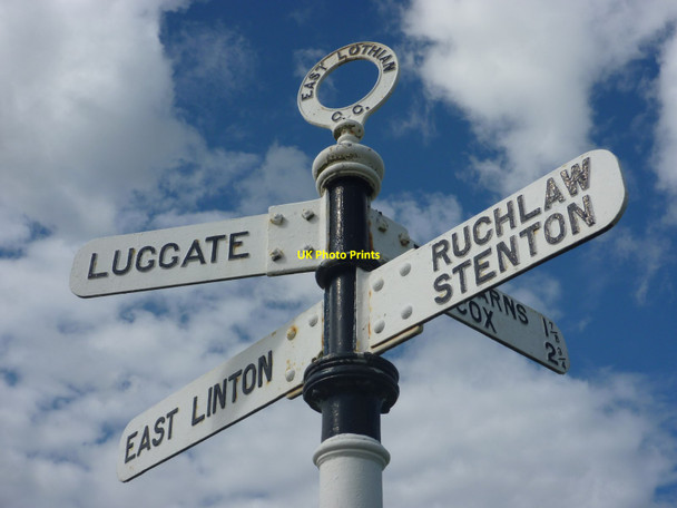 Photo 6"x4" Rural East Lothian : Blue Sky Thinking at Grangemuir Crossroads East Linton c2013