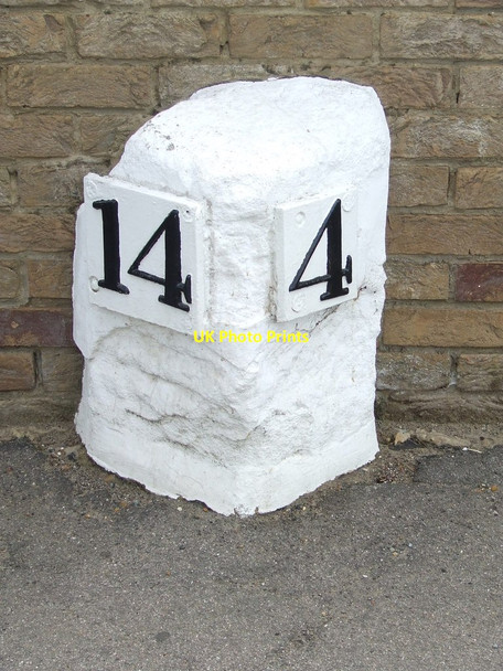 Photo 6"x4" Old Milestone Hilgay c2013