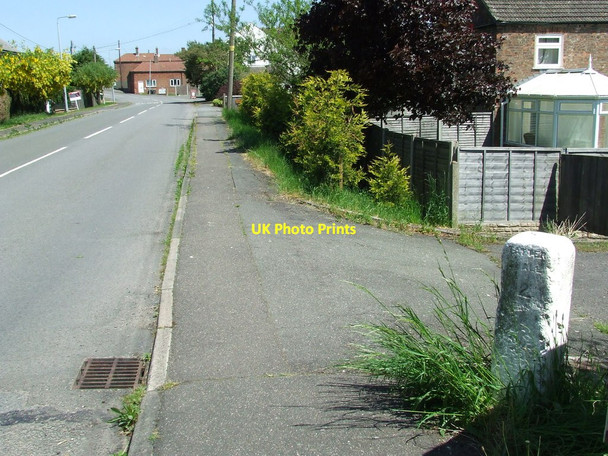 Photo 6"x4" Old Milestone Tattershall Bridge c2013