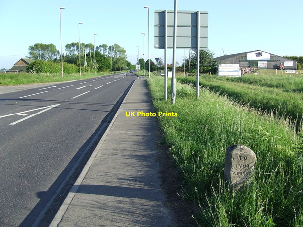 Photo 6"x4" Old Milestone Sutton Crosses c2013