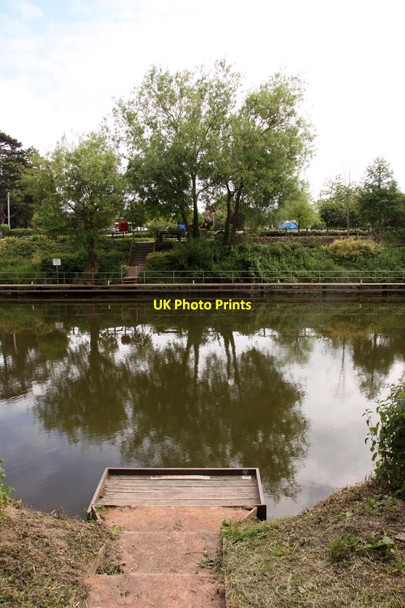 Photo 6"x4" Fishing platform by the River Avon Evesham c2013
