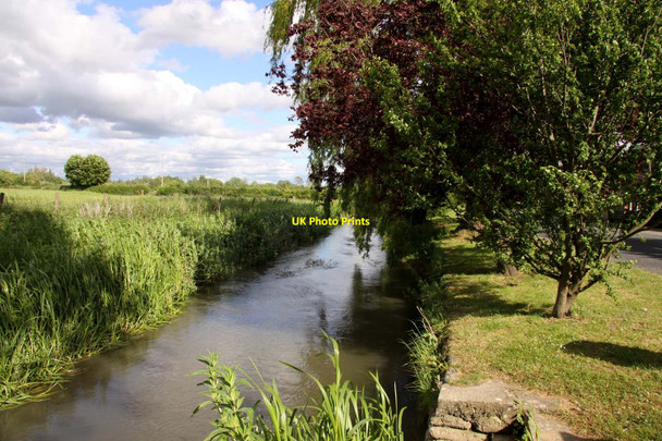 Photo 6"x4" The River Windrush by Church End Standlake c2013