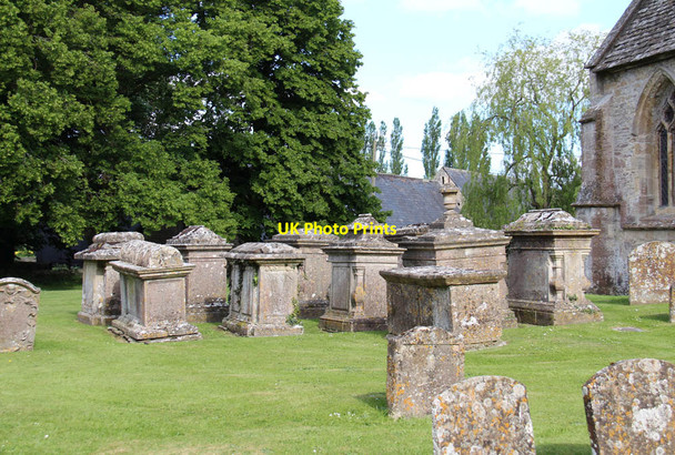 Photo 6"x4" St Mary, Kempsford - Churchyard Kempsford c2013