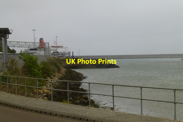Photo 6"x4" Fishguard Harbour Goodwick\/Wdig c2013