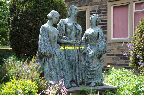 Photo 6"x4" Statue of the Bront\u00c3\u00ab sisters Haworth c2013