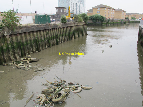 Photo 6"x4" Rubbish in the creek Deptford\/TQ3677 c2013