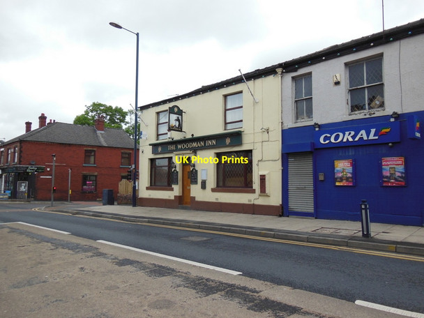 Photo 6"x4" The Woodman Inn on Oldham Road Ashton-Under-Lyne c2013