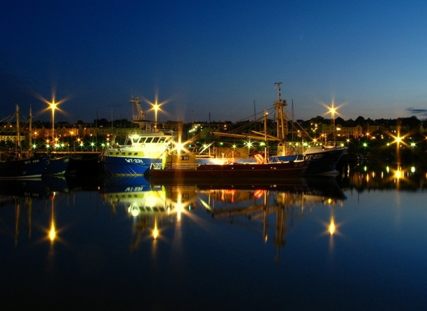 Photo 6"x4" Two mussel dredgers at dusk, Bangor harbour Bangor\/J5081 c2008