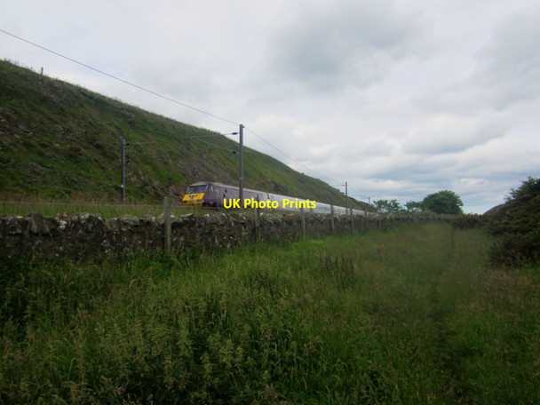 Photo 6"x4" East Coast train heading north along the East Coast Mainline Ross\/NT9660 c2013