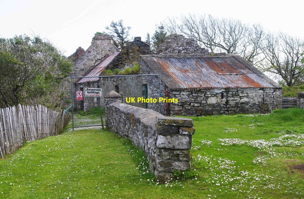 Photo 6"x4" Scattery Island (Inis Cathaig), Co. Clare (09) - abandoned housing in The Street Kilrush c2013