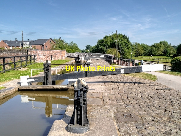 Photo 6"x4" Stone Lock No 28, Trent and Mersey Canal Stone\/SJ9034 c2013