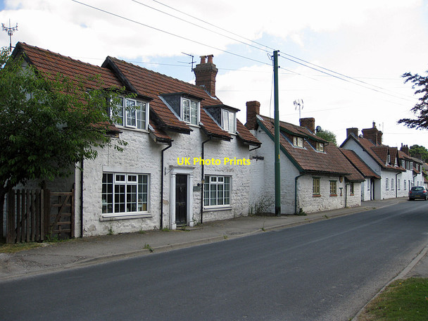 Photo 6"x4" White-painted stone cottages along the street Wintringham c2013