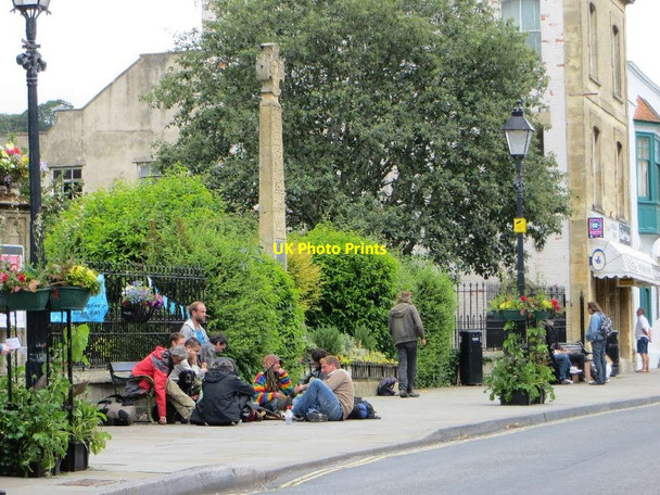 Photo 6"x4" Sat on the Pavement Glastonbury c2013