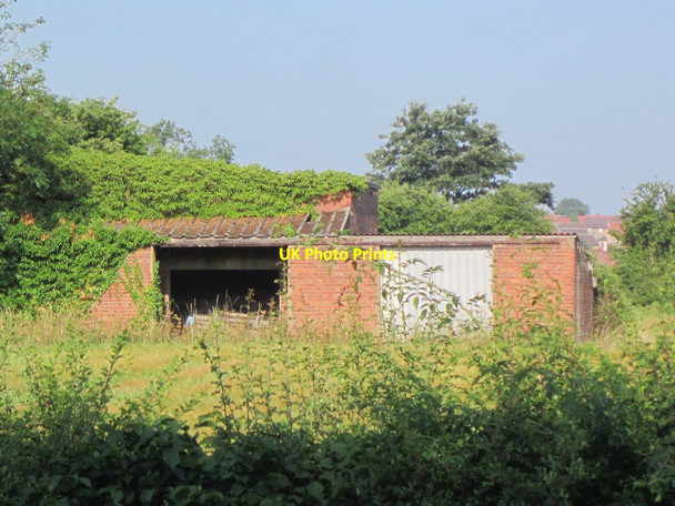 Photo 6"x4" A farm building off Fenton Lane, south of Sherburn Lodge Sherburn in Elmet c2013