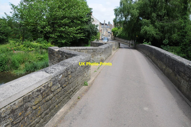 Photo 6"x4" View into Geddington from the bridge Geddington c2013