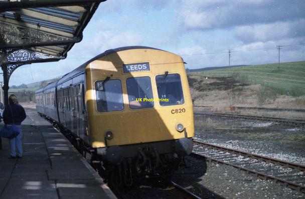 Photo 6"x4" British Rail Diesel Multiple Unit passenger train Hellifield c1989