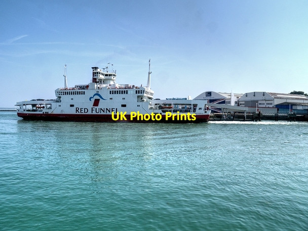 Photo 6"x4" Red Funnel Ferry, East Cowes Cowes c2013