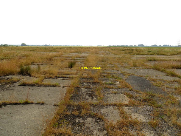 Photo 6"x4" The runway at RAF Oakley Little London\/SP6412 c2013