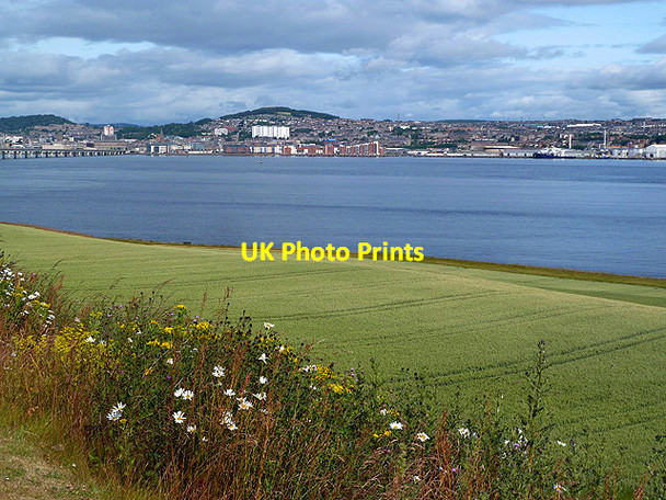 Photo 6"x4" Farmland by the Firth of Tay Tayport c2013