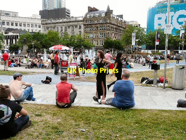 Photo 6"x4" Piccadilly Gardens Manchester c2013