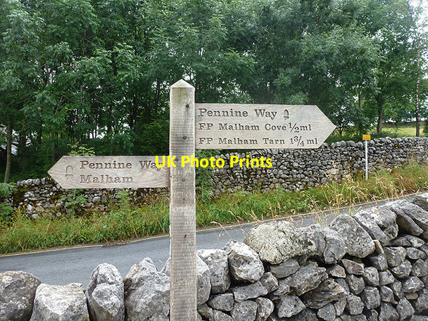 Photo 6"x4" Pennine Way signpost Malham\/SD9062 c2013
