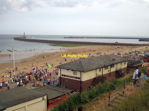 Photo 6"x4" The rear of The Smugglers pub and Roker Pier Sunderland\/NZ3957 c2013