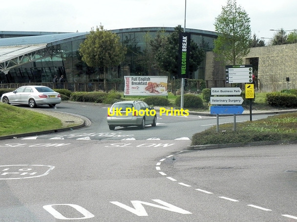 Photo 6"x4" Oxford Service Area, M40 Waterstock c2013