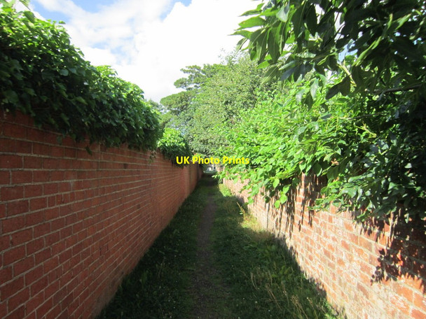 Photo 6"x4" A path leading to St Nicholas Church, Withernsea Withernsea c2013 P1